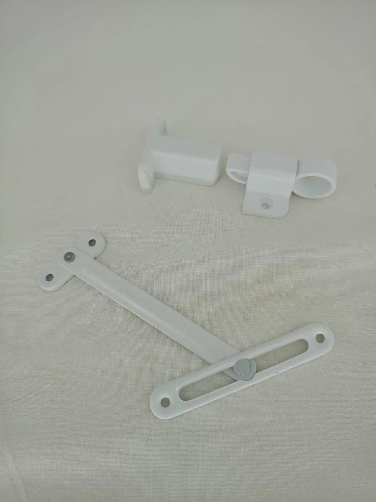 pvc-pencere-makas-ve-plastik-carpma-yari-makas-kilidi-beyaz-1012-2.jpg